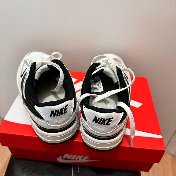 Low-top buffed leather, suede, and bonded jersey sneakers - Picture 4 of 4